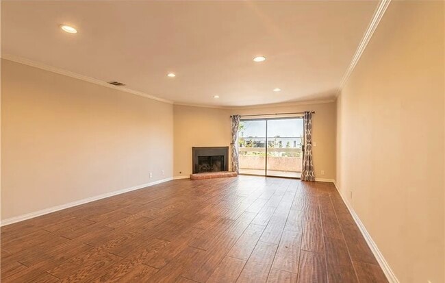 Building Photo - 9906 Owensmouth Ave