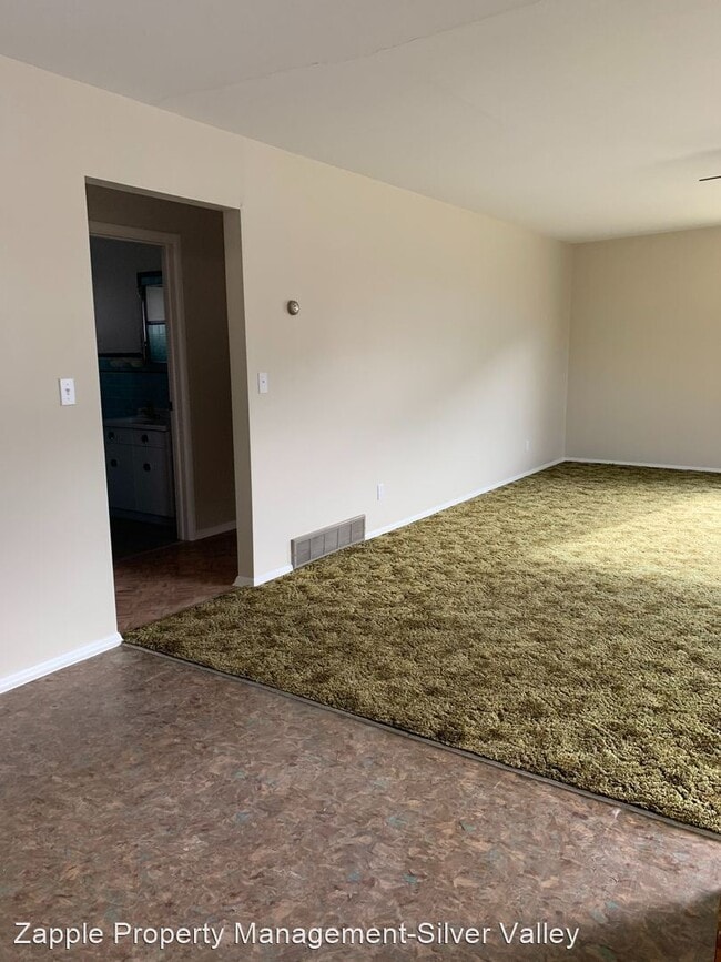 Foto del edificio - 3 br, 1 bath House - 103 E Street