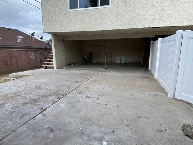 Building Photo - 416 W Elk Ave