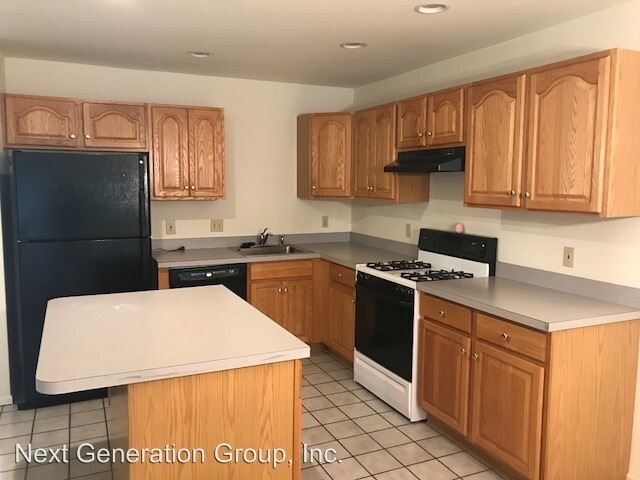 Building Photo - 3 br, 2.5 bath House - 1578 Pinewind Drive