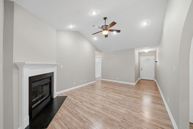 Foto del edificio - Beautiful 3BR Ranch on Corner Lot in Conover