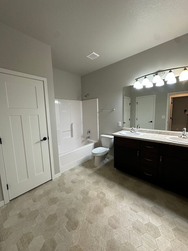 Building Photo - 3226 31st St S