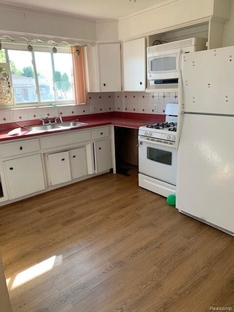 Foto del edificio - 27143 Townsend Ave