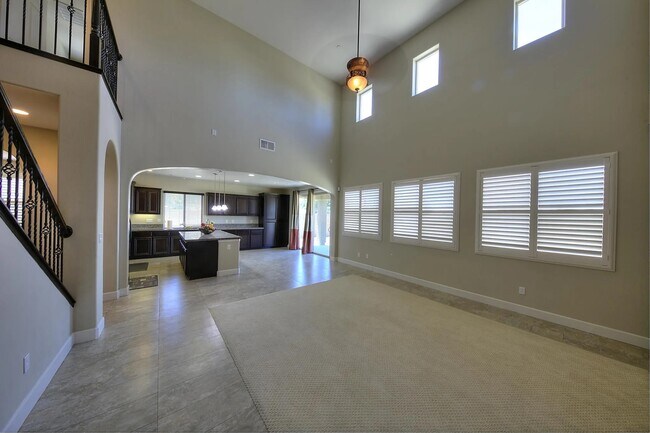 Building Photo - 703 American Ave