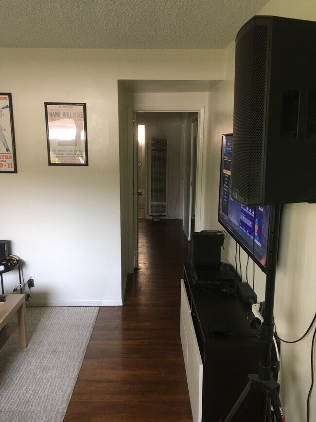 Sala de estar - 1230 S Barrington Ave