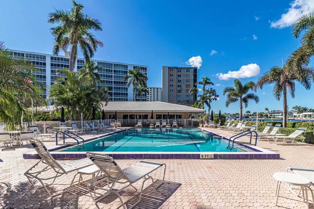 Primary Photo - 3224 S Ocean Blvd