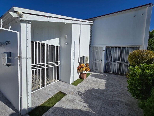 Building Photo - 12352 SW 18th Terrace