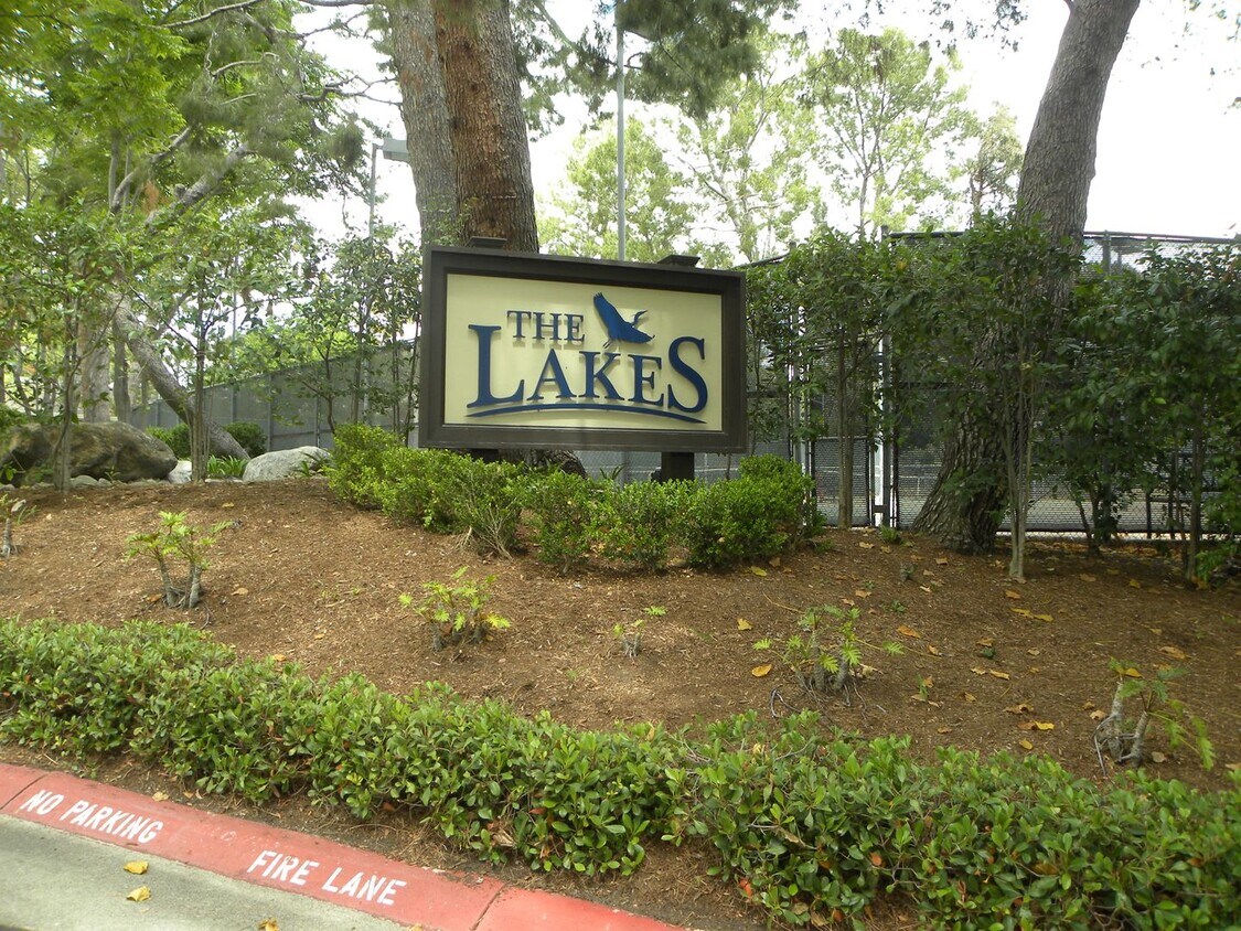 Foto principal - Lovely 1 Bed 1 Bath 2 Story Condo in Irvine