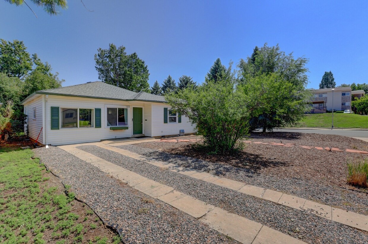 $2,295.95 - 3 Bed, 1 Bath Home in Central Denver with Great Outside Space! - $2,295.95 - 3 Bed, 1 Bath Home in Central Denver with Great Outside Space!