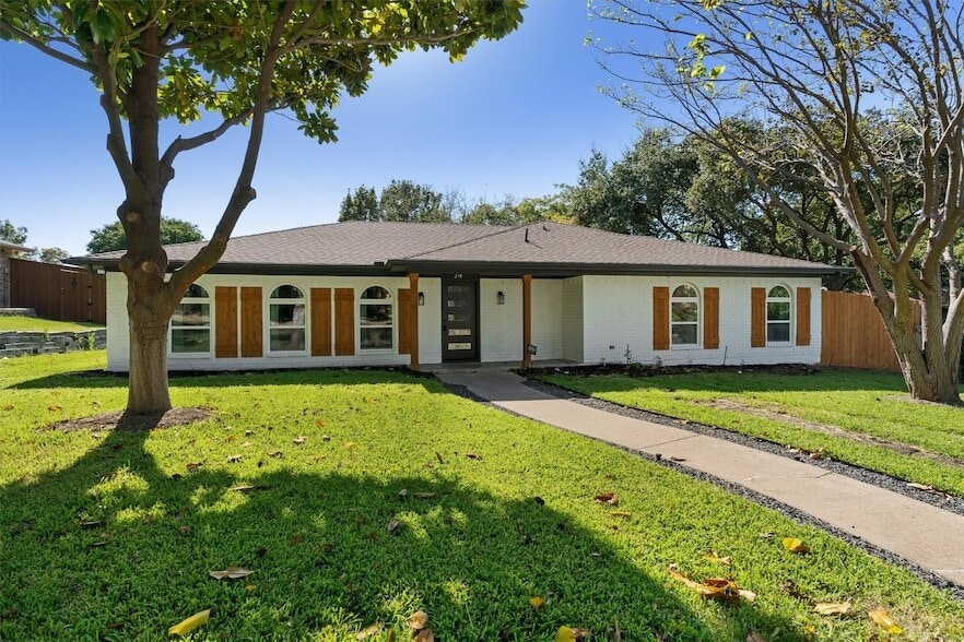 Foto principal - 219 Lakeview Dr