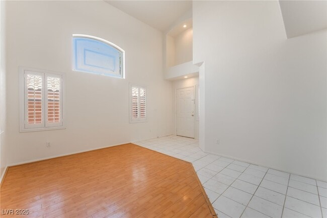 Building Photo - 10412 Shadowland Ave