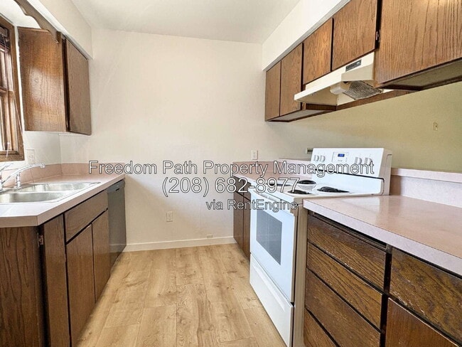 Building Photo - 2753 Fairway Dr