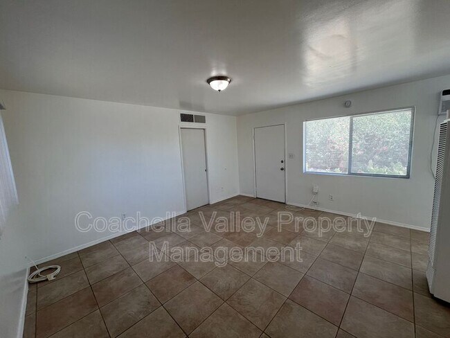 Foto del edificio - 66358 First St