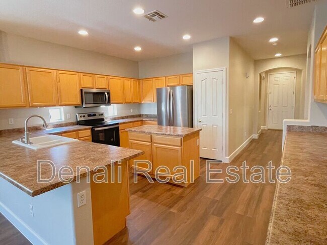 Building Photo - 3326 E Powell Ct