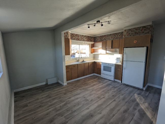 Building Photo - 540 Collins Ave