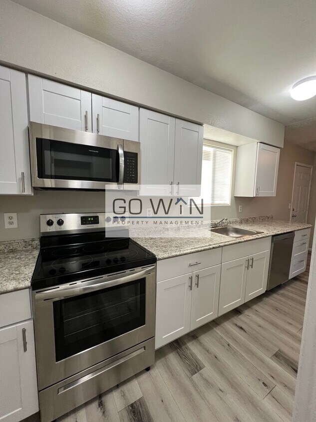 Foto principal - 755 W 1st Ave