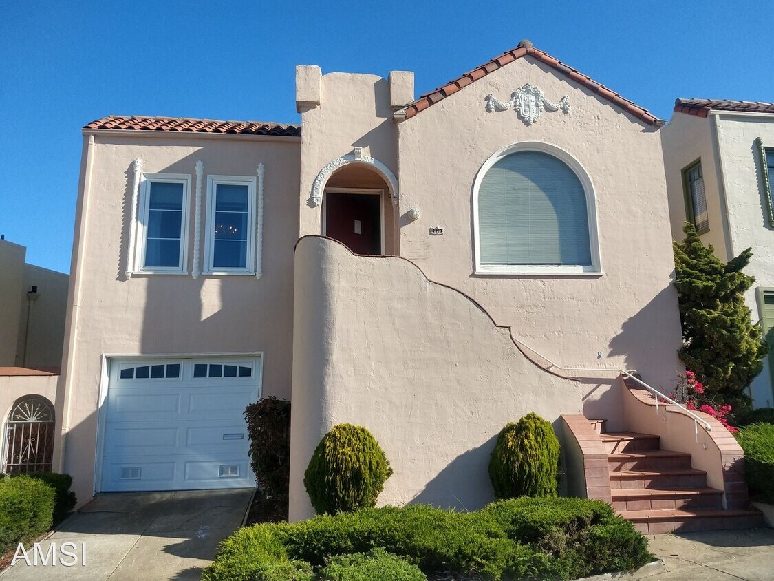 Primary Photo - 3 br, 2.5 bath House - 270 Upland drive