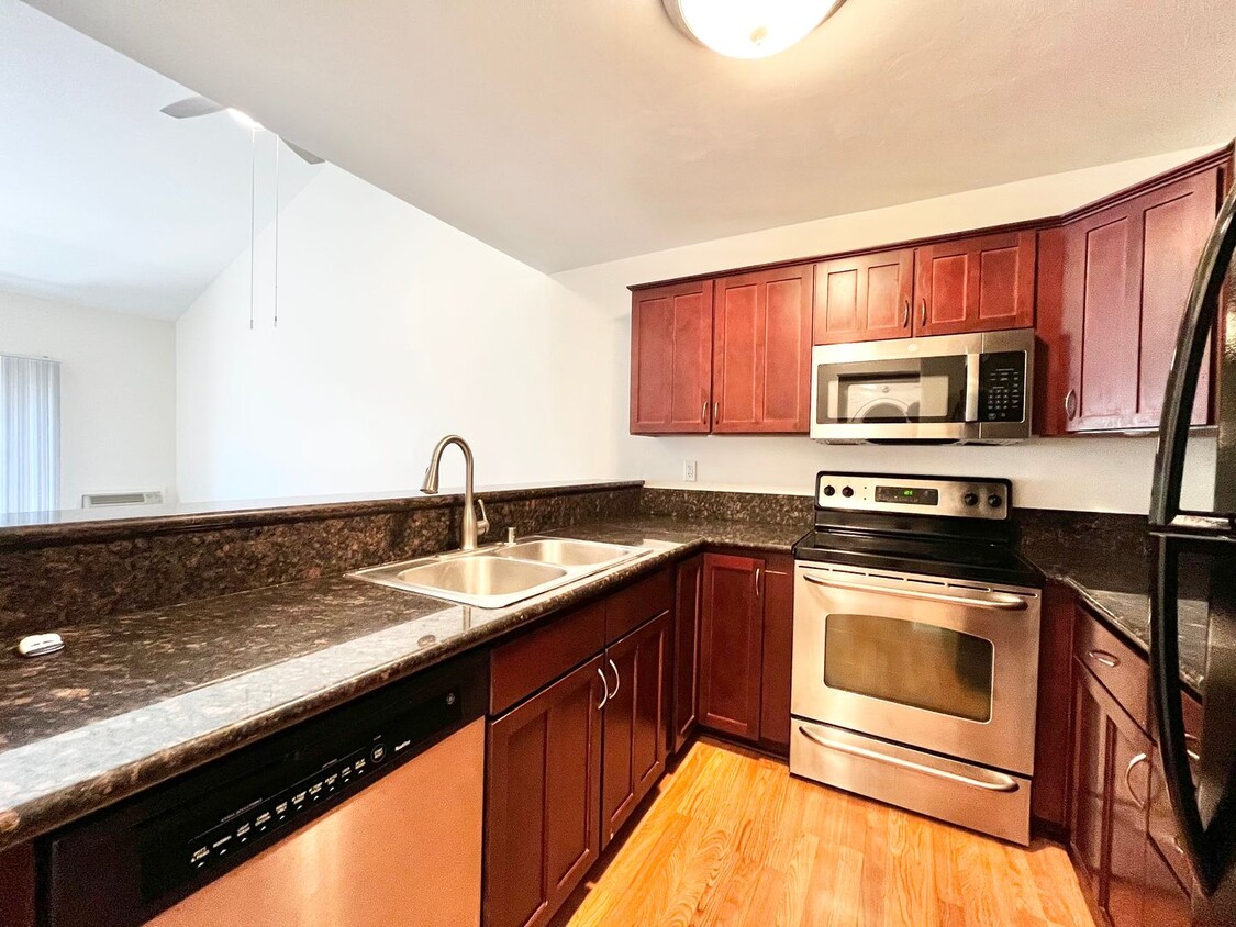 Foto principal - 2B 2BA Condo w/ AC and Community Pool!