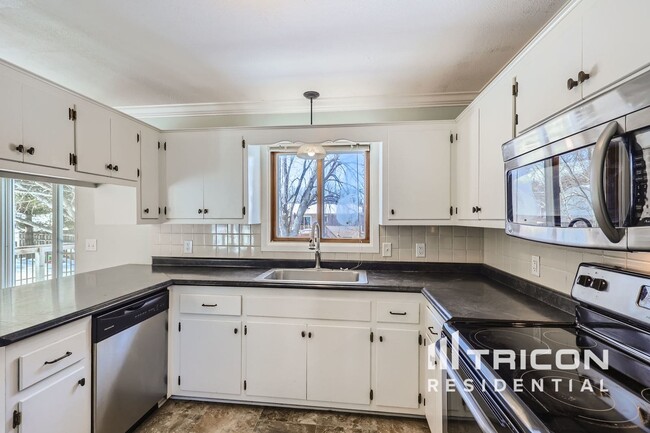 Building Photo - 433 1st St NW