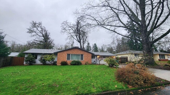 Building Photo - 3 bd 2ba Ranch Style Home with Fenced Yard, W/D in Unit, Fireplaces & 2 Car Garage!