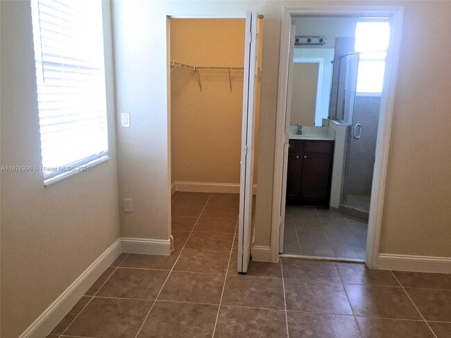 Building Photo - 9000 SW 169th Ct