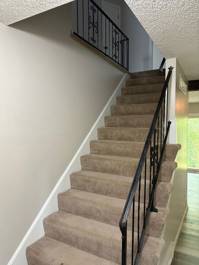 Foto del edificio - 311 Hawthorne Ct