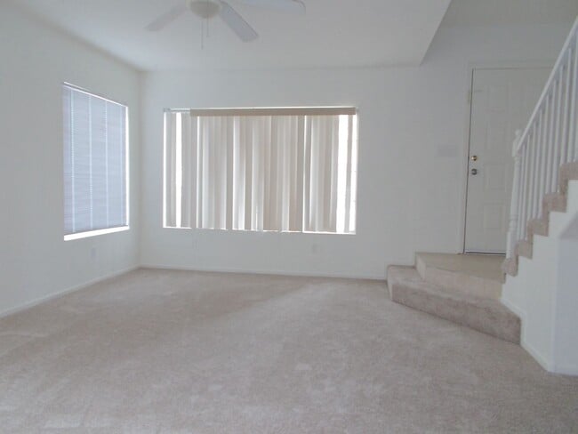 Building Photo - Bright & Spacious 2-Story Home – Move-In R...
