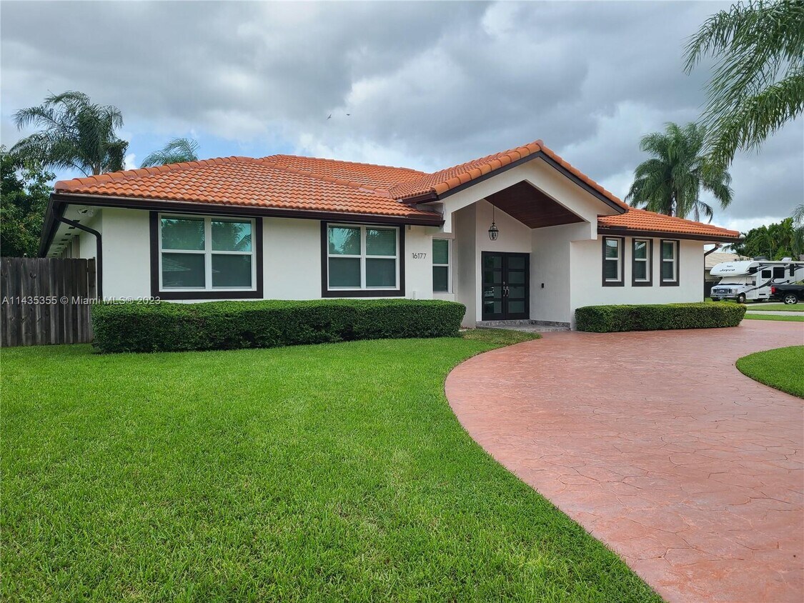 Primary Photo - 16177 SW 155th Ave