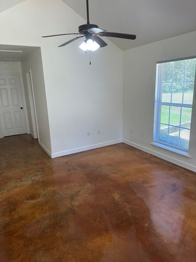 Building Photo - 42663 Edgewater Ln