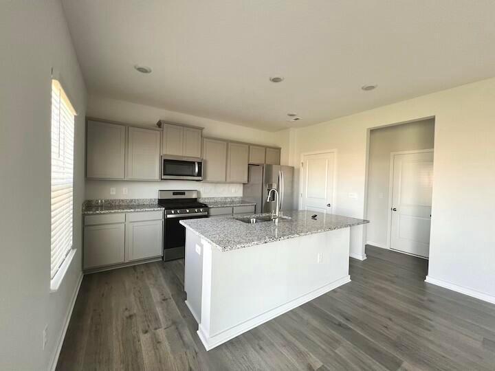 Foto principal - 418 Park Vista Dr