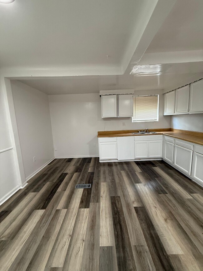 Foto del edificio - 19183 Russell