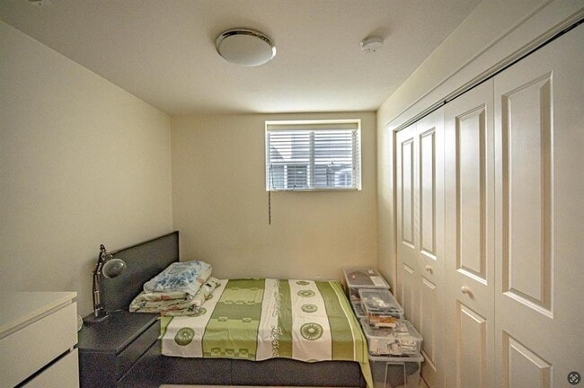 Photo du bâtiment - 16148-1628A 28A Ave