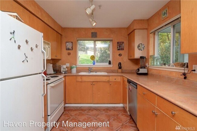 Foto del edificio - 1510 Cherrylane Ave S