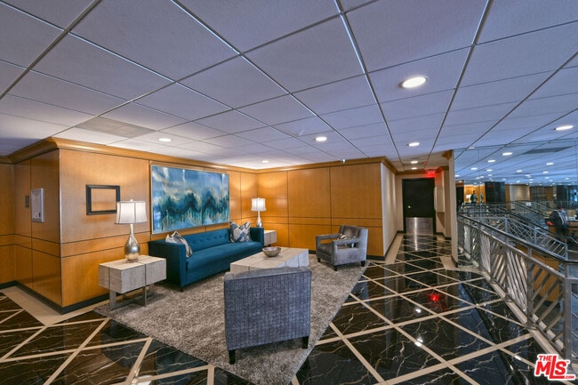 Building Photo - 100 S Doheny Dr