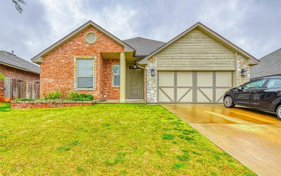 Primary Photo - 2204 Alameda Park Dr