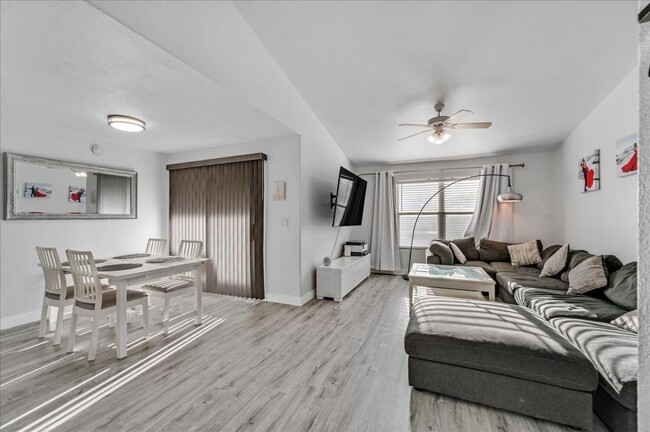 Foto del edificio - 555 E Silverado Ranch Blvd