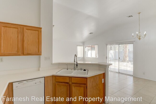 Building Photo - 3 br, 2 bath House - 1811 Giant Pine Ave