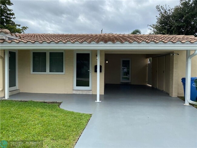 Foto del edificio - 800 NE 48th St