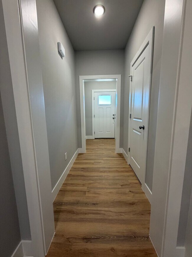 Building Photo - ***1006 Seaborn Way***