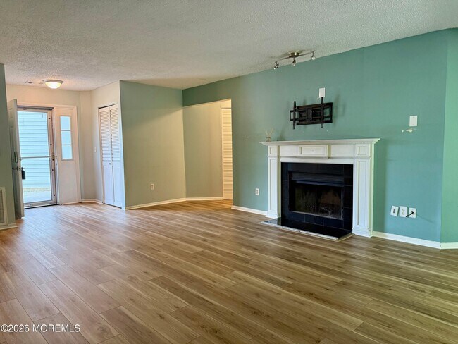 Building Photo - 1216 Waters Edge Dr