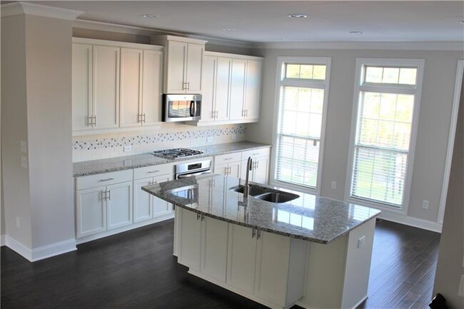 Building Photo - 7817 Laurel Crest Dr