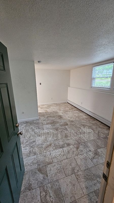 Foto del edificio - 9 Emerald Dr