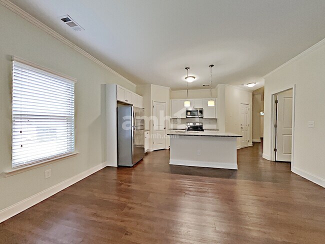 Building Photo - 2750 Freemont St