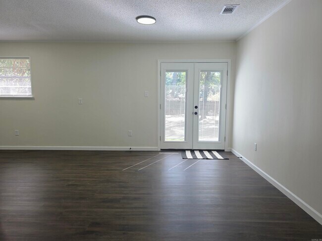 Foto del edificio - 3123 Ward Dr