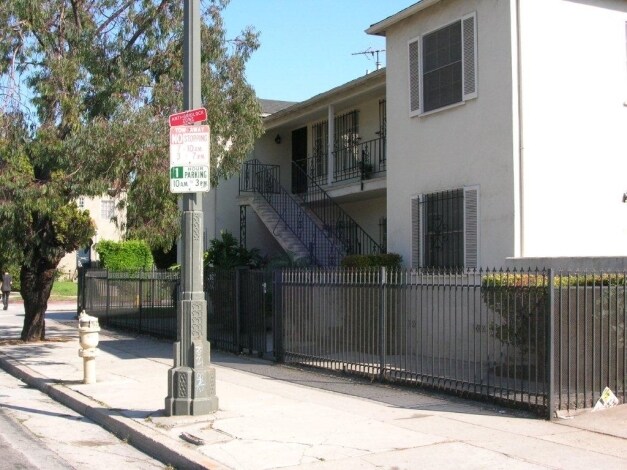 Foto del edificio - 5230 W Olympic Blvd