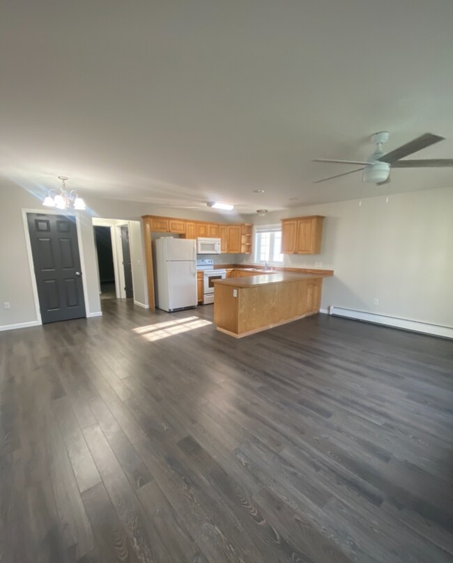 Building Photo - 1780 E Neil Cir