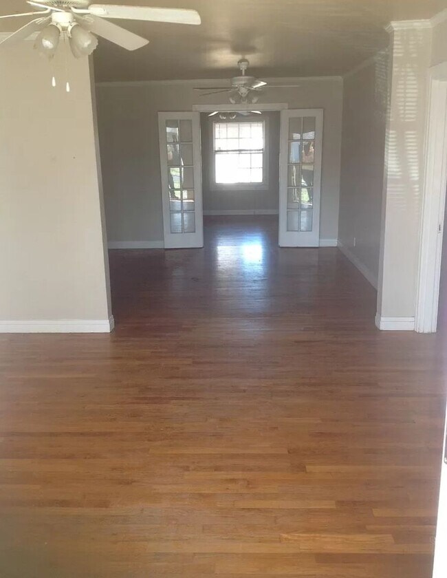 Foto del edificio - Pre Leasing Charming 3 Bedroom Home, Available 07/01/2026