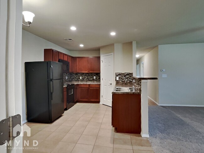 Building Photo - 5608 N 35th St