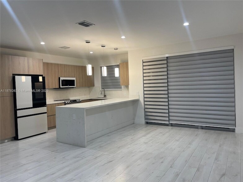 Foto principal - 3155 NW 103rd St