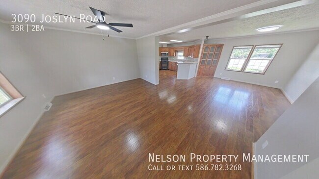 Foto del edificio - 3090 Joslyn Rd